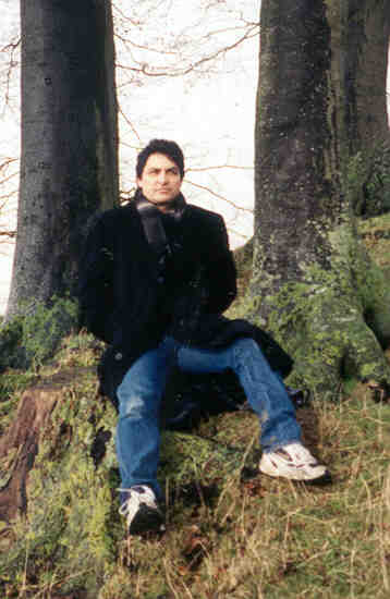 [Photo of MadAlfred near Avebury 11/2000]